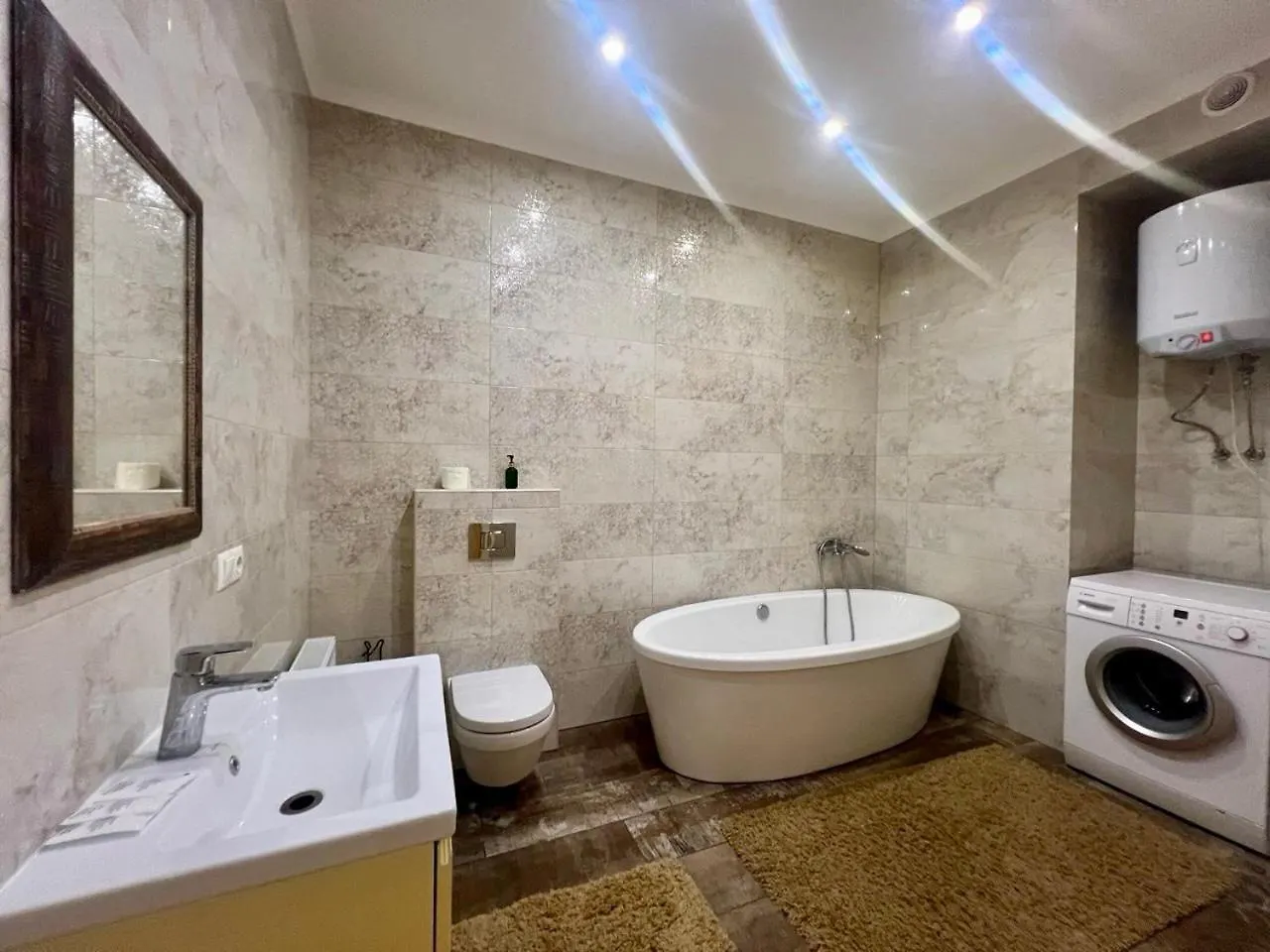 Apartment On Klovsky Uzviz Kiev