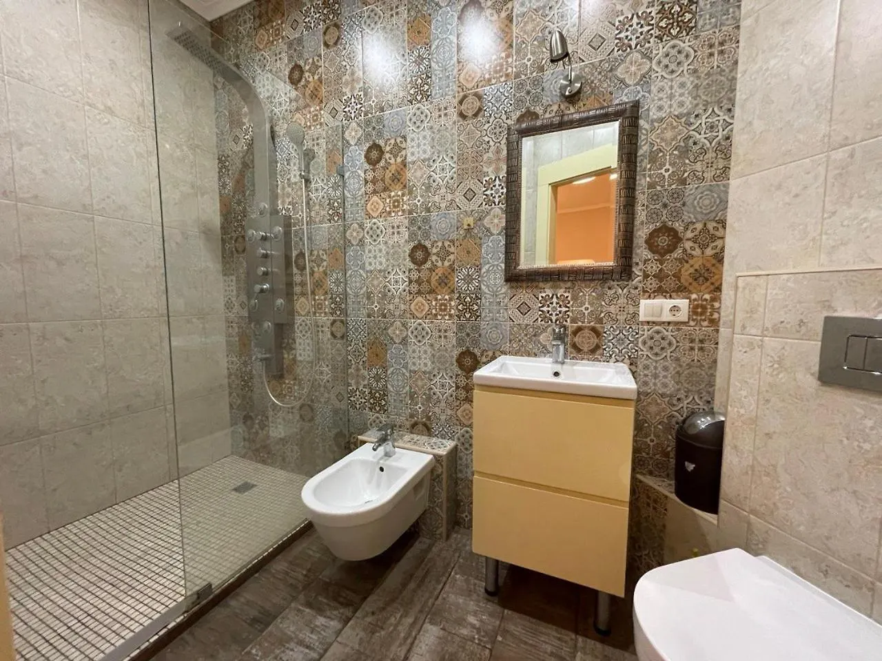 Apartment On Klovsky Uzviz Kiew
